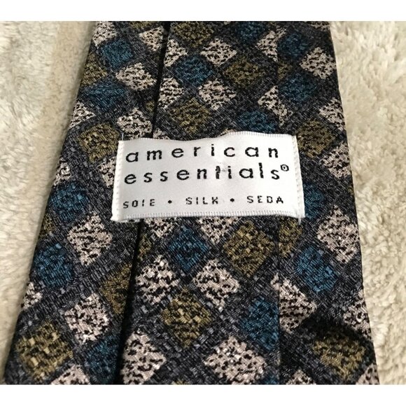 American Essentials 100% Silk Tie With Geometric Checkered Design Necktie - Picture 3 of 4
